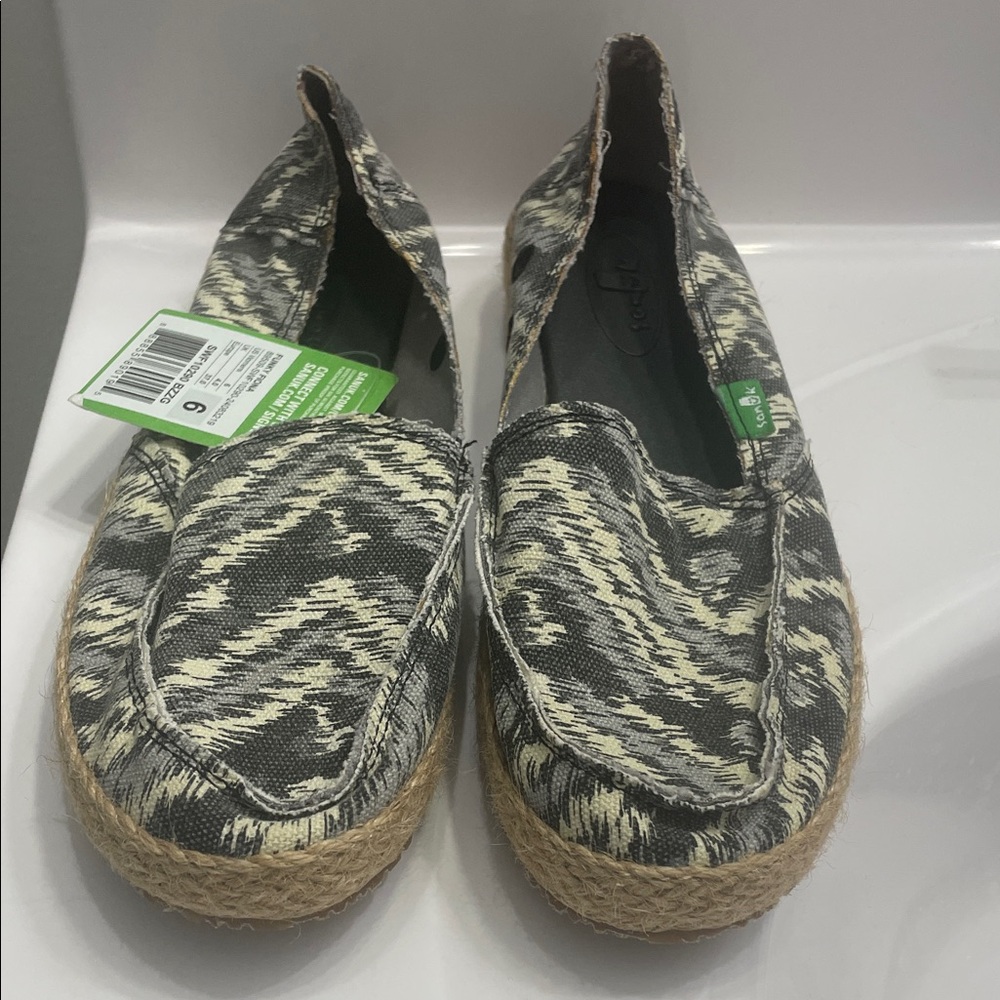 Sanuk Black and Cream Espadrilles